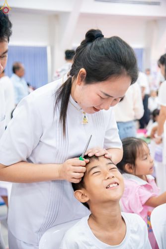 ภาพ No.320107:วันเสาร์ที่ 4 เมษายน 2569 พิธีตัดปอยผม ขอขมาผู้ปกครอง  มอบบาตร-ผ้าไตร และพิธีบรรพชาสามเณร 87 รูป  ณ ศูนย์ปฏิบัติธรรมระยอง(บ้านช่องลม)  ต.บางบุตร อ.บ้านค่าย จ.ระยอง