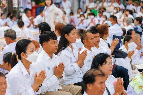 ภาพ No.297502:วันที่ 18 มกราคม พ.ศ. 2569 พิธีตักบาตรพระธรรมยาตรา ณ วัดโบสถ์บน ต.บางคูเวียง จ.นนทบุรี อนุสรณ์สถานลำดับที่ 4 สถานที่เกิดด้วยกายธรรม ในโครงการธรรมยาตรา กตัญญูบูชา มหาปูชนียาจารย์ พระมงคลเทพมุนี(สด จนฺทสโร) พระผู้ปราบมาร อนุสรณ์สถาน 7 แห่ง ปีที่ 14