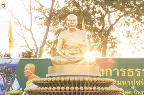 ภาพ No.295180:วันที่ 16 มกราคม พ.ศ. 2569 พิธีต้อนรับพระธรรมยาตรา อนุสรณ์สถานลำดับที่ 4 (ภาพชุดที่ 2) สถานที่เกิดด้วยกายธรรม ณ วัดโบสถ์บน ต.บางคูเวียง จ.นนทบุรี ในโครงการธรรมยาตรา กตัญญูบูชา มหาปูชนียาจารย์ พระมงคลเทพมุนี(สด จนฺทสโร) พระผู้ปราบมาร อนุสรณ์สถาน 7 แห่ง ปี