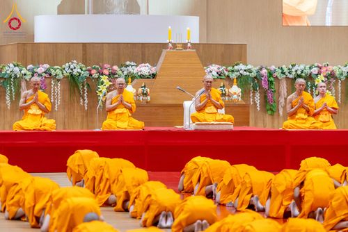 ภาพ No.319577:วันเสาร์ที่ 4 เมษายน พ.ศ.2569 พิธีขอขมา มอบผ้าไตร และถวายบาตรแด่นาคธรรมทายาท ในโครงการบรรพชาสามเณรฟื้นฟูพระพุทธศาสนาทั่วไทย โครงการหน่อแก้วเปรียญธรรม รุ่นที่ 14 โครงการสามเณรยุวธรรมทายาท รุ่นที่ 34 โครงการสามเณรมัชฌิมธรรมทายาท รุ่นที่ 30 ณ สภาธรรมกายสากล