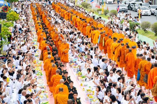 ภาพ No.341179:วันที่ 27 กรกฎาคม พ.ศ. 2569 พิธีตักบาตรพระ 1,000 รูป เมืองพัทลุง  ณ ถนนราเมศวร์ อ.เมือง จ.พัทลุง