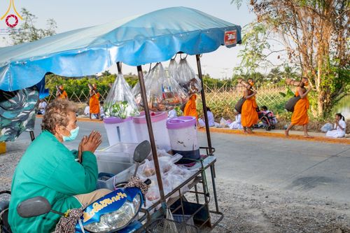 ภาพ No.107905:พิธีต้อนรับพระธรรมยาตรา ในโครงการธรรมยาตรากตัญญูบูชา มหาปูชนียาจารย์ พระมงคลเทพมุนี(สด จนฺทสโร) พระผู้ปราบมาร อนุสรณ์สถาน 7 แห่ง ปีที่ 12 วันที่ 7 มกราคม พ.ศ. 2567 ณ อนุสรณ์สถานคลองบางนางแท่น  อ.สามพราน จ.นครปฐม