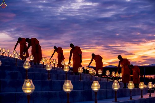 ภาพ No.241022:วันพุธที่ 27 สิงหาคม พ.ศ. 2568 พิธีจุดประทีป ในวันธรรมชัย ณ วัดพระธรรมกาย