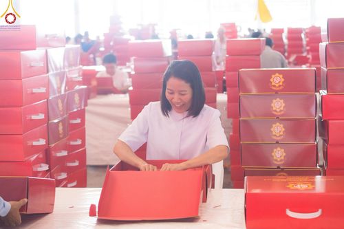 ภาพ No.212069:วันจันทร์ที่ 17 มีนาคม พ.ศ. 2568 บุญบรรจุกล่องไทยธรรม เพื่อถวายแด่พระสังฆาธิการ 40,000 กว่าวัดทั่วไทย ในวันคุ้มครองโลก 22 เมษายน พ.ศ. 2568 ณ บ้านแก้วเรือนทองคุณยายฯ วัดพระธรรมกาย