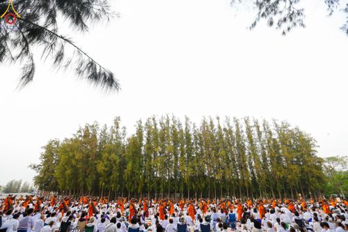 ภาพ No.120357:พิธีต้อนรับพระธรรมยาตรา ในโครงการธรรมยาตรา กตัญญูบูชา มหาปูชนียาจารย์ พระมงคลเทพมุนี(สด จนฺทสโร) พระผู้ปราบมาร อนุสรณ์สถาน 7 แห่ง ปีที่ 12 วันที่ 28 มกราคม พ.ศ. 2567 ณ วัดพระธรรมกาย จ.ปทุมธานี (ชุดที่ 2)