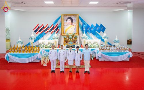 ภาพ No.237774:พิธีถวายเครื่องราชสักการะและวางพานพุ่ม และพิธีจุดเทียนถวายพระพรชัยมงคล เนื่องในโอกาสวันเฉลิมพระชนมพรรษา สมเด็จพระนางเจ้าสิริกิติ์ พระบรมราชินีนาถ พระบรมราชชนนีพันปีหลวง วันอังคารที่ 12 สิงหาคม พ.ศ. 2568  ณ อาคารปลูกศรัทธา 2 วัดพระธรรมกาย