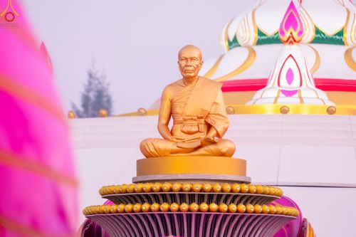 ภาพ No.110288:พิธีตักบาตรพระธรรมยาตราฯ ในโครงการธรรมยาตรากตัญญูบูชา มหาปูชนียาจารย์ พระมงคลเทพมุนี(สด จนฺทสโร) พระผู้ปราบมาร ปีที่ 12 ณ อนุสรณ์สถานลำดับที่ 2 สถานที่ตั้งมโนปณิธานบวชตลอดชีวิต อนุสรณ์สถานบางนางแท่น จ.นครปฐม วันที่ 11 มกราคม พ.ศ. 2567