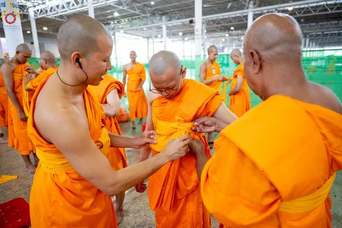 ภาพ No.217236:วันเสาร์ที่ 12 เมษายน พ.ศ. 2568 พิธีบรรพชา พิธีขอศีลและขอนิสสัย พิธีมอบบาตร ในโครงการอุปสมบทหมู่ บูชาธรรมหลวงพ่อธัมมชโย, โครงการธรรมทายาท ระดับอุดมศึกษา รุ่นที่ 52 ,  โครงการบวชพระนานาชาติ AEC & WAB CEO รุ่นที่ 4 ณ วัดพระธรรมกาย