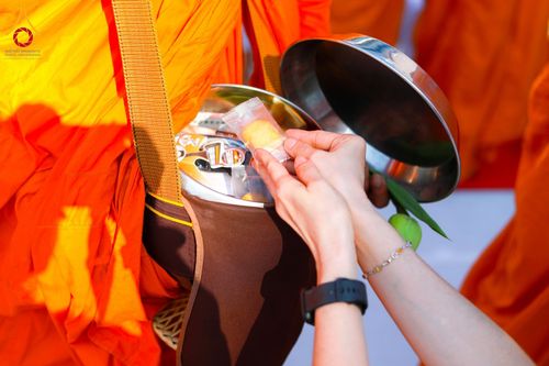 ภาพ No.147910:มหาสังฆทานครั้งยิ่งใหญ่ ตักบาตรพระ 10,000 รูป คณะสงฆ์ 4 ประเทศ 14 จังหวัดภาคใต้ วันอาทิตย์ที่ 11 สิงหาคม พ.ศ. 2567 ณ นิพัทธ์อุทิศ 3 ใจกลางนครหาดใหญ่ จ.สงขลา