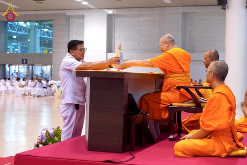 ภาพ No.232196:วันอาทิตย์ที่ 6 กรกฏาคม พ.ศ. 2568 พิธีมอบโล่เกียรติคุณ สวดธัมมจักกัปปวัตตนสูตร และรางวัลโครงการผู้นำแสงสว่างออนไลน์ ณ ห้องแก้วสารพัดนึก1 สภาธรรมกายสากล วัดพระธรรมกาย