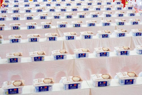 ภาพ No.234425:วันพฤหัสบดีที่ 24 กรกฎาคม พ.ศ. 2568 พิธีถวายสังฆทานแก่คณะสงฆ์ 323 วัด , พิธีมอบกองทุนหนุนแรงใจช่วยครูใต้ , พิธีทำบุญส่วนกุศลแด่ผู้วายชนม์ ในเหตุการณ์ความไม่สงบ 4 จังหวัด ชายแดนภาคใต้ (ปัตตานี , ยะลา , นราธิวาส , สงขลา) ปีที่ 21 ครั้งที่ 179 ณ วัดเวฬุวัน 