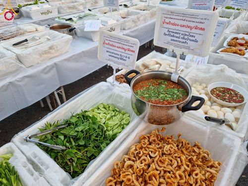 ภาพ No.110734:พิธีถวายภัตตาหารเป็นสังฆทาน แด่คณะพระธรรมยาตราฯ ในโครงการธรรมยาตรากตัญญูบูชา มหาปูชนียาจารย์ พระมงคลเทพมุนี(สด จนฺทสโร) พระผู้ปราบมาร อนุสรณ์สถาน 7 แห่ง ปีที่ 12 วันที่ 12 มกราคม พ.ศ. 2567 ณ อนุสรณ์สถานมหาวิหารพระมงคลเทพมุนี(โลตัสแลนด์) อ.สองพี่น้อง จ.สุ