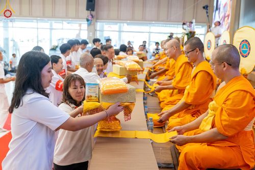 ภาพ No.148630:พิธีบุพเปตพลี, พิธีทอดผ้าป่า, พิธีไถ่ชีวิตโค 80 ตัว ให้ชีวิตสัตว์เป็นทาน ณ ศูนย์ปฎิบัติธรรมภาคใต้ อ.บางกล่ำ จ.สงขลา วันเสาร์ที่ 10 สิงหาคม พ.ศ. 2567