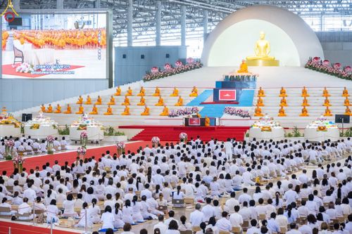 ภาพ No.89491:พิธีตักบาตร ข้าวสารอาหารแห้ง พิธีบูชาข้าวพระ และพิธีจุดเทียนใจ ไฟนิรันดร์  อนันตชัย ณ สภาธรรมกายสากล วัดพระธรรมกาย วันอาทิตย์ที่ 1 ตุลาคม พ.ศ. 2566