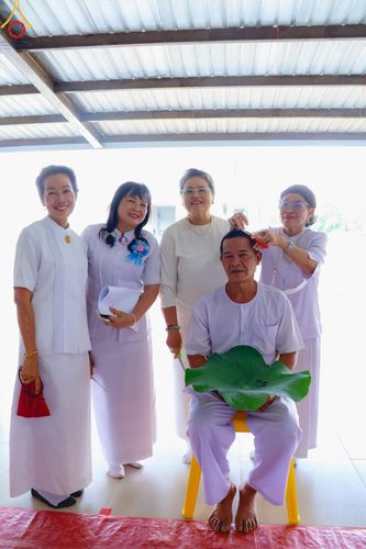 ภาพ No.186501:พิธีตัดปอย ปลงผม เวียนประทักษิณ  มอบบาตรผ้าไตร ขอขมาผู้ปกครอง และพิธีบรรพชาอุปสมบท  โครงการอุปสมบทหมู่บูชาธรรมมหาปูชนียาจารย์  ประจำปี 2567 ณ ศูนย์ปฏิบัติธรรมภาคใต้และวัดคงคาเลียบ อ.บางกล่ำ จ.สงขลา วันอาทิตย์ที่ 8 ธันวาคม พ.ศ. 2567