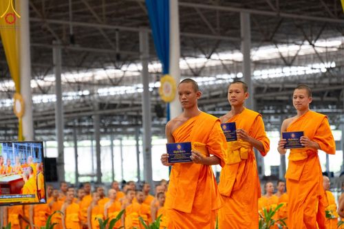 ภาพ No.153240:พิธีมุทิตาสักการะ พระภิกษุ-สามเณร ผู้สอบไล่ได้เปรียญธรรม ประโยค 1-2 ถึงประโยค ป.ธ.9 และบาลีศึกษา ประโยค1-2 ถึง บ.ศ.9 , พิธีมอบดวงแก้วสามเณรผู้ทรงบาลีไวยากรณ์ วัดพระธรรมกาย และ ศูนย์ส่งเสริมศีลธรรมในประเทศและต่างประเทศ วันอาทิตย์ที่ 8 กันยายน พ.ศ.2567