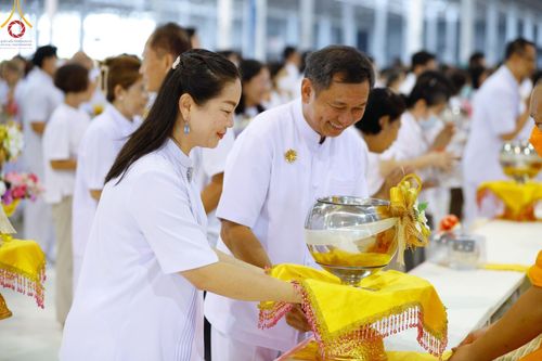 ภาพ No.123778:พิธีถวายโคมมาฆประทีป น้อมถวายเป็นพุทธบูชา แด่คณะพระภิกษุ สามเณร  ณ วัดพระธรรมกาย จ.ปทุมธานี วันเสาร์ที่ 17 กุมภาพันธ์ พ.ศ. 2567