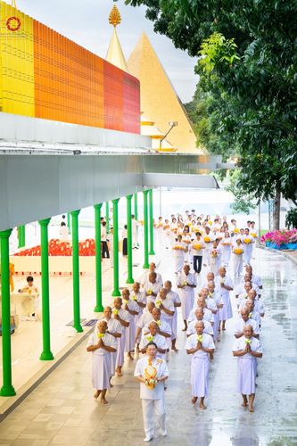 ภาพ No.156708:พิธีบรรพชาอุปสมบท ธรรมทายาท โครงการอุปสมบทหมู่บูชาธรรมครบรอบ 107 ปี วันครูผู้ค้นพบวิชชาธรรมกาย ณ โบสถ์พระไตรปิฏก วัดพระธรรมกาย วันเสาร์ที่ 14 กันยายน พ.ศ. 2567