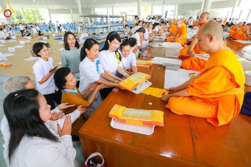 ภาพ No.152024:พิธีบุพเปตพลี ครั้งที่ 155 ร่วมอุทิศบุญแด่หมู่ญาติที่ล่วงลับไปแล้ว และสืบทอดอายุพระพุทธศาสนา วันจันทร์ที่ 2 กันยายน พ.ศ. 2567 (วันพระ แรม 14 ค่ำ เดือน 9) ณ หอฉันคุณยายอาจารย์ฯ วัดพระธรรมกาย