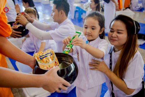 ภาพ No.277039:วันอาทิตย์ที่ 7 ธันวาคม พ.ศ. 2568 พิธีตักบาตรอาทิตย์ต้นเดือน ณ บ้านแก้วเรือนทองคุณยายฯ วัดพระธรรมกาย