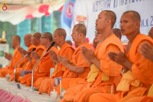 ภาพ No.146606:พิธีทอดผ้าป่าสร้างหลังคาอาคาร 80 ปี หลวงพ่อธัมมชโย ณ ศูนย์ปฎิบัติธรรมวิหารแดง จังหวัดสระบุรี วันอาทิตย์ที่ 28 กรกฎาคม พ.ศ. 2567