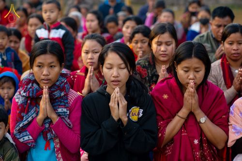 ภาพ No.76428:คณะสงฆ์และสามเณรบิณฑบาต ประเทศบังกลาเทศ วันที่ 11 กุมภาพันธ์ พ.ศ. 2566