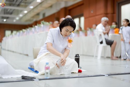 ภาพ No.228262:วันอาทิตย์ที่ 1 มิถุนายน พ.ศ.2568 พิธีถวายมหาสังฆทานพระ 100 รูป สโมสรซุปเปอร์คิดส์ ปีที่ 6 ณ ห้อง SPD 8 สภาธรรมกายสากล วัดพระธรรมกาย