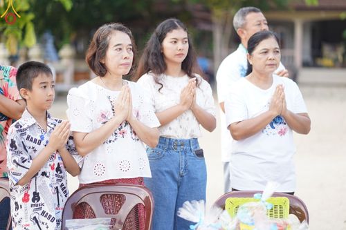 ภาพ No.61114:สามเณรออกบิณฑบาต และกิจกรรมอบรมสามเณร ในโครงการบรรพชาสามเณรฟื้นฟู พระพุทธศาสนาทั่วไทย ณ ศูนย์อบรมที่พักสงฆ์บ้านร่มเย็น จ.นราธิวาส วันที่ 2-15 เมษายน พ.ศ. 2567