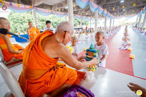 ภาพ No.215997:วันพฤหัสบดีที่ 3 เมษายน พ.ศ. 2568 พิธีบรรพชาสามเณร ภาคฤดูร้อน รุ่นที่ 15  บูชาธรรมหลวงพ่อธัมมชโย 81 ปี 81 รูป ณ ศูนย์ปฏิบัติธรรมสวนผึ้ง จ.ราชบุรี