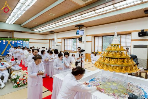 ภาพ No.221010:วันที่ 13 เมษายน พ.ศ. 2568 พิธีโปรยรัตนชาติปฐมเริ่มสถาปนาเจดีย์ และ พิธีเปิดหมู่บ้านปฏิบัติธรรม เพื่อการบรรลุธรรม ณ วัดป่าธรรมกายนานาชาติโทชิหงิ  ประเทศญี่ปุ่น