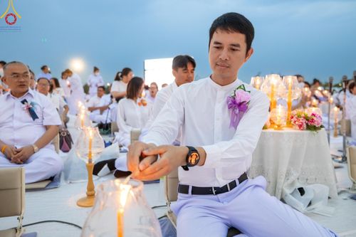 ภาพ No.118228:พิธีจุดประทีปถวายเป็นพุทธบูชา และบูชาธรรมมหาปูชนียาจารย์ พระมงคลเทพมุนี(สด จนฺทสโร) วันที่ 24 มกราคม พ.ศ. 2567 ณ อนุสรณ์สถานบางปลา อ.บางเลน จ.นครปฐม