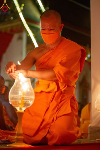 ภาพ No.112057:พิธีจุดประทีปถวายเป็นพุทธบูชา และบูชาธรรมมหาปูชนียาจารย์ พระมงคลเทพมุนี(สด จนฺทสโร) ในโครงการธรรมยาตรา กตัญญูบูชา มหาปูชนียาจารย์ พระมงคลเทพมุนี(สด จนฺทสโร) พระผู้ปราบมาร อนุสรณ์สถาน 7 แห่ง ปีที่ 12 วันที่ 14 มกราคม พ.ศ. 2567 ณ วัดสองพี่น้อง อ.สองพี่น้อง