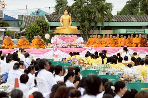 ภาพ No.241930:วันอาทิตย์ที่ 31 สิงหาคม พ.ศ. 2568 พิธีทำบุญแด่คณะสงฆ์ 122 รูป ฉลอง 121 ปี อำเภอคลองหลวง จ.ปทุมธานี เพื่อนำส่งช่วยเหลือคณะสงฆ์ 323 วัด 4 จังหวัดชายแดนภาคใต้ และช่วยเหลือประชาชนจากเหตุปะทะ แนวชายแดนไทย-กัมพูชา ณ บริเวณหน้าที่ว่าการอำเภอคลองหลวง 