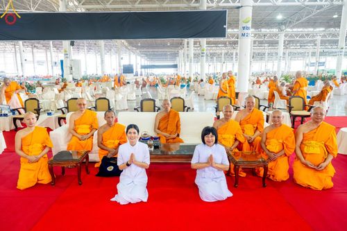 ภาพ No.60361:การต้อนรับพระสังฆาธิการ 10,000 กว่าวัดทั่วประเทศ พิธีมอบปัจจัยช่วยเหลือครู 4 จังหวัดชายแดนภาคใต้ พิธีปฏิบัติธรรม ในวันคุ้มครองโลก วันจันทร์ที่ 22 เมษายน พ.ศ.2567 ณ วัดพระธรรมกาย จ.ปทุมธานี