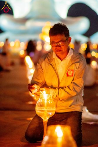 ภาพ No.266147:วันพุธที่ 5 พฤศจิกายน พ.ศ. 2568 (วันพระ ขึ้น 15 ค่ำ เดือน 12) พิธีจุดประทีปโคมลาน, โคมลอย และลอยกระทง ถวายประทีปเป็นพุทธบูชา สร้างความสว่างไสวให้กับแผ่นดินด้วยแสงธรรม ณ พุทธอุทยานนานาชาติ จังหวัดหนองคาย