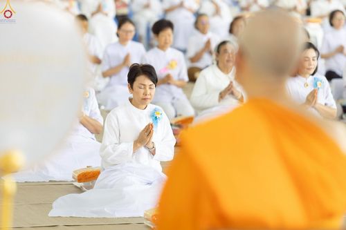 ภาพ No.229722:วันที่ 25 มิถุนายน พ.ศ. 2568 (แรม 15 ค่ำ เดือน 7) พิธีบุพเปตพลี ครั้งที่ 166 ร่วมอุทิศบุญแด่หมู่ญาติที่ล่วงลับไปแล้ว และสืบทอดอายุพระพุทธศาสนา ณ หอฉันคุณยายอาจารย์ฯ วัดพระธรรมกาย