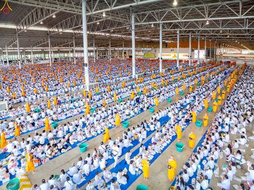 ภาพ No.263922:วันอาทิตย์ที่ 2 พฤศจิกายน พ.ศ. 2568 พิธีตักบาตรอาทิตย์ต้นเดือน ณ บ้านแก้วเรือนทองคุณยายฯ วัดพระธรรมกาย