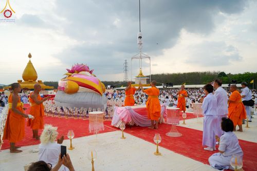 ภาพ No.129389:พิธีประดิษฐานพระบรมสารีริกธาตุ ณ มหารัตนะเจดีย์สิริปทุมสวรรค์ ศูนย์ปฏิบัติธรรมภาคใต้ อ.บางกล่ำ จ.สงขลา วันที่ 10 มีนาคม พ.ศ.2567