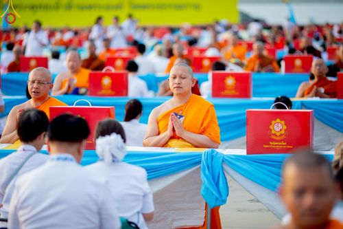 ภาพ No.219623:วันอังคารที่ 22 เมษายน พ.ศ. 2568 พิธีถวายมหาสังฆทานคณะสงฆ์ 40,000 กว่าวัดทั่วประเทศ เนื่องในวันคุ้มครองโลก ณ วัดพระธรรมกาย จ.ปทุมธานี