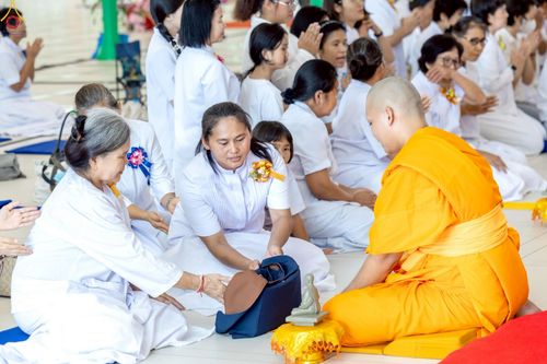 ภาพ No.227744:วันเสาร์ที่ 31 พฤษภาคม พ.ศ.2568 พิธีถวายผ้าไตรแด่สามเณรผู้เข้ารับการอุปสมบท , พิธีอุปสมบทสามเณรเตรียม DCI วัดพระธรรมกาย จ.ปทุมธานี