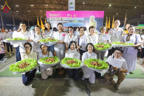 ภาพ No.204333:พิธีถวายภัตตาหารเป็นสังฆทาน แด่พระธรรมยาตรา ณ วัดพระธรรมกาย ตำบลคลองสาม อำเภอคลองหลวง จังหวัดปทุมธานี ในโครงการธรรมยาตรา กตัญญูบูชา มหาปูชนียาจารย์ พระมงคลเทพมุนี(สด จนฺทสโร) พระผู้ปราบมาร อนุสรณ์สถาน 7 แห่ง ปีที่ 13 วันที่ 31 มกราคม พ.ศ. 2568