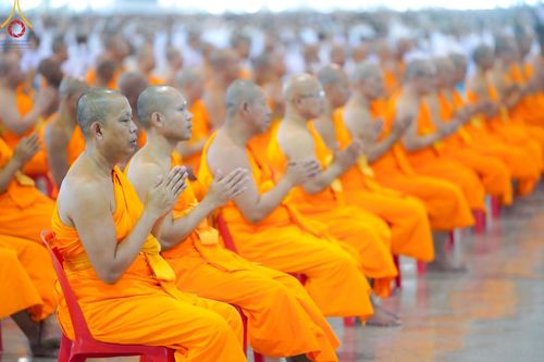 ภาพ No.159203:พิธีบูชาข้าวพระ ในวันอาทิตย์ต้นเดือน วันที่ 6 ตุลาคม พ.ศ. 2567 ณ สภาธรรมกายสากล วัดพระธรรมกาย