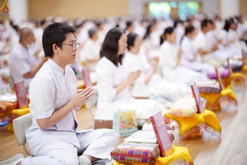 ภาพ No.228363:วันอาทิตย์ที่ 8 มิถุนายน พ.ศ. 2568 พิธีถวายทุนสนับสนุนพระไตรปิฎกฉบับธรรมชัย และอนุรักษ์คัมภีร์โบราณ ณ ห้องแก้วสารพัดนึก 2 วัดพระธรรมกาย