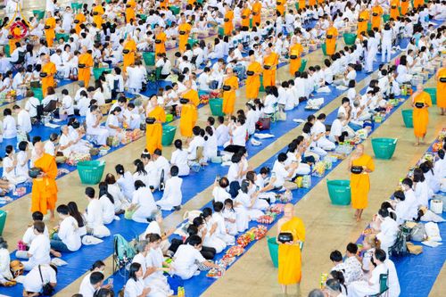 ภาพ No.223385:วันวิสาขบูชา วันอาทิตย์ที่ 11 พฤษภาคม พ.ศ. 2568 พิธีตักบาตร และปฎิบัติธรรม ณ สภาธรรมกายสากล วัดพระธรรมกาย