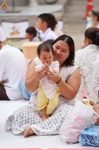 ภาพ No.146286:ตักบาตรพระ 1,384 รูป ทำบุญเมืองฝางครบรอบ 1,383 ปี ถวายเป็นพระราชกุศลแด่พระบาทสมเด็จพระเจ้าอยู่หัว เนื่องในโอกาสพระราชพิธีมหามงคล เฉลิมพระชนมพรรษา 6 รอบ 72 พรรษา วันเสาร์ที่ 27 กรกฎาคม พ.ศ.2567  ณ ถนนหน้าที่ว่าการอำเภอฝาง จ.เชียงใหม่