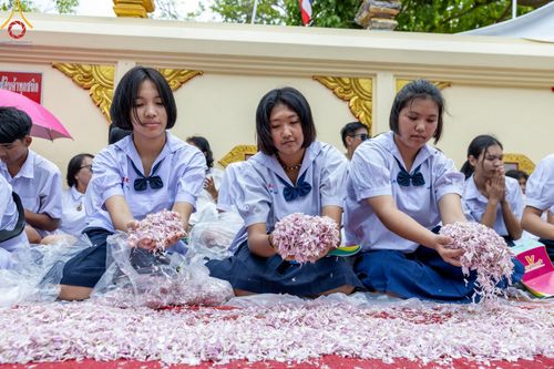ภาพ No.128241:พิธีอัญเชิญพระบรมสารีริกธาตุ " ใจกลางเมืองนครหาดใหญ่ " เพื่อประดิษฐาน ณ มหารัตนเจดีย์สิริปทุมสวรรค์ (เจดีย์อริยพุทธะ 5 พระองค์) ศูนย์ปฏิบัติธรรมภาคใต้ อ.บางกล่ำ จ.สงขลา  วันที่ 9 มีนาคม พ.ศ.2567 (ชุดที่ 1)
