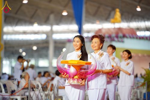 ภาพ No.215433:วันอาทิตย์ต้นเดือนที่ 6 เมษายน พ.ศ. 2568 ขบวนอัญเชิญผ้าป่าสมทบ มหาสังฆทาน 40,000 กว่าวัดทั่วประเทศ ณ สภาธรรมกายสากล วัดพระธรรมกาย