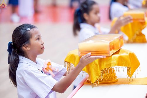 ภาพ No.245961:วันเสาร์ที่ 13 กันยายน พ.ศ. 2568 พิธีมอบผ้าไตรประธานกฐินสัมฤทธิ์เด็กดี V-Star ณ สภาธรรมกายสากล วัดพระธรรมกาย