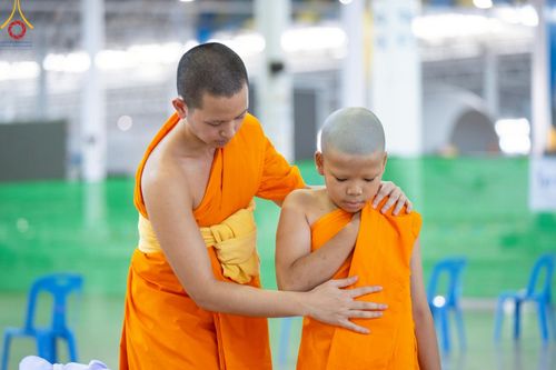 ภาพ No.215815:วันเสาร์ที่ 5 เมษายน พ.ศ. 2568 พิธีขอบรรพชา พิธีขอสรณคมน์และศีล  พิธีขอนิสสัย พิธีถวายบาตร ในโครงการบรรพชาสามเณรฟื้นฟูพระพุทธศาสนาทั่วไทย , โครงการหน่อแก้วเปรียญธรรม รุ่นที่ 13 ,  โครงการสามเณรยุวธรรมทายาท รุ่นที่ 33 , โครงการสามเณรมัชฌิมธรรมทายาท รุ่นที