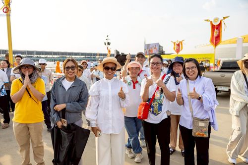 ภาพ No.225100:วันที่ 20 - 27 เมษายน พ.ศ. 2568 "ภาพแห่งความปลื้มที่ไม่มีวันจบ" คณะสงฆ์สามเณร เจ้าหน้าที่ และสาธุชน ร่วมแรงร่วมใจกันเตรียมงานและเก็บงาน เพื่อวันคุ้มครองโลก พิธีถวายมหาสังฆทานคณะสงฆ์ 40,000 กว่าวัดทั่วประเทศ